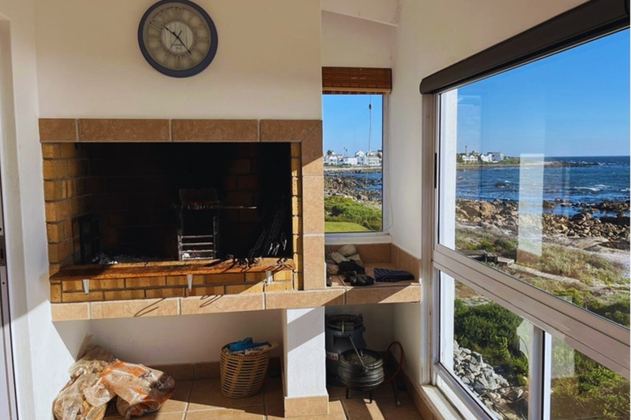 5 Bedroom Property for Sale in Shelley Point Western Cape